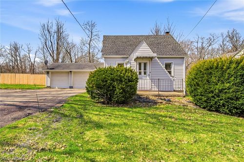 15904 Claridon Troy Rd, Burton, OH, 44021-9654 | Card Image