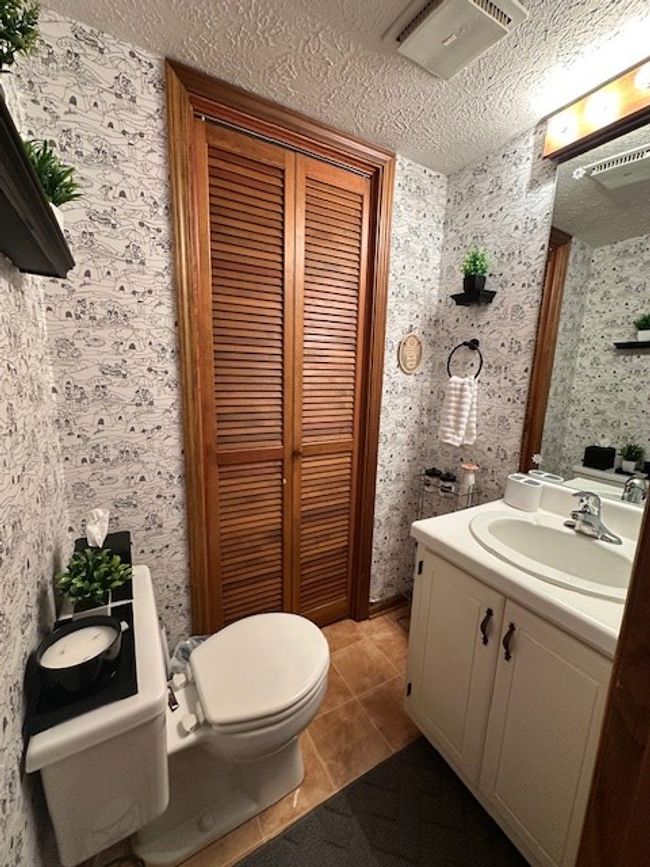 625 Robin St, House other with 3 bedrooms, 3 bathrooms and 2 parking in Bluefield VA | Image 20