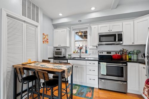 2b-662 Saratoga, Boston, MA, 02128 | Card Image