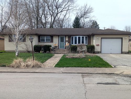 209 Hickory Ln, Momence, IL, 60954-1031 | Card Image