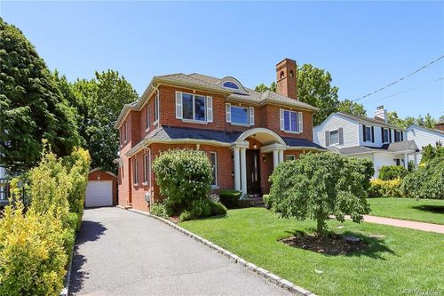 24 Steamboat Rd, Great Neck, NY, 11024-1833 | Card Image