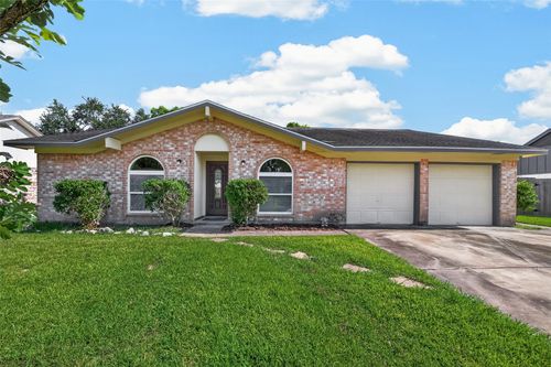 2305 Kingsway Dr, League City, TX, 77573-4909 | Card Image