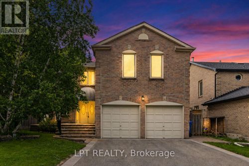 152 Mccaffrey Rd, Newmarket, ON, L3X1K2 | Card Image