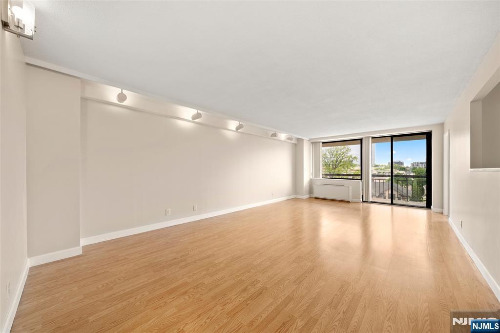 Residential Lease in Fort Lee 3