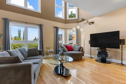 1515 21 Ave Sw, Calgary, AB, T2T0M8 | Card Image