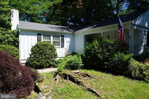 240 Edison Furlong Rd, DOYLESTOWN, PA, 18901-3013 | Card Image