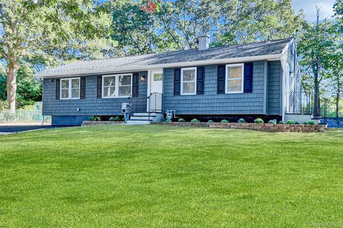 31 Fawn Ln W, South Setauket, NY, 11720-1337 | Card Image