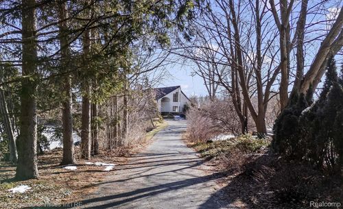 4912 Oakwood Ct, Commerce Township, MI, 48382-1435 | Card Image