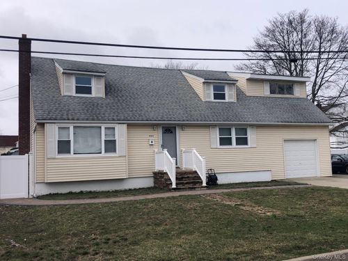 433 New York Ave, Lindenhurst, NY, 11757-3313 | Card Image