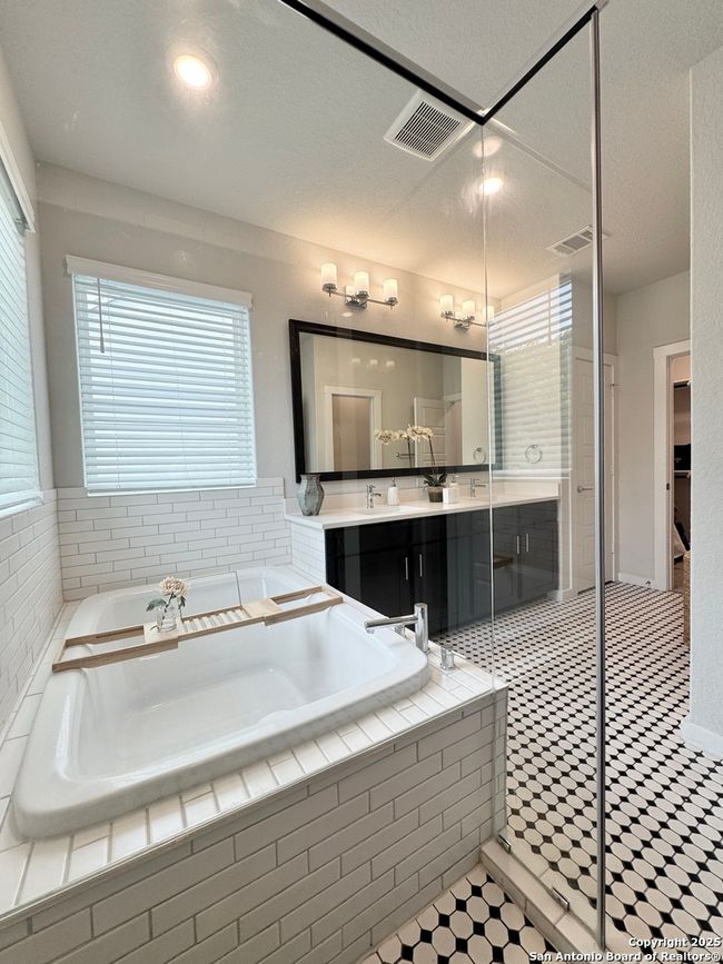 UNIT-13 - 5843 Whitby Rd, House other with 3 bedrooms, 3 bathrooms and null parking in San Antonio TX | Image 24