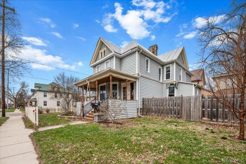 304 E Washington St, Ionia, MI, 48846-1737 | Card Image