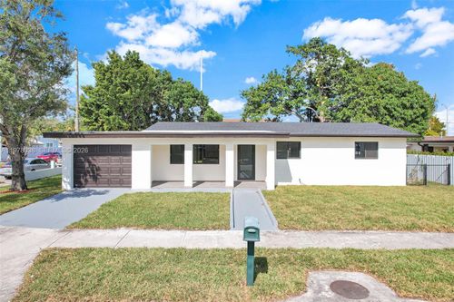 695 W 73rd Pl, Hialeah, FL, 33014-4828 | Card Image