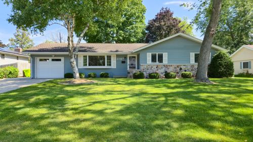 208 Hazel Ln, Hartland, WI, 53029-1809 | Card Image