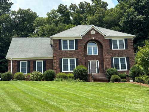 5972 Rathlin Ct Nw, Concord, NC, 28027-8800 | Card Image