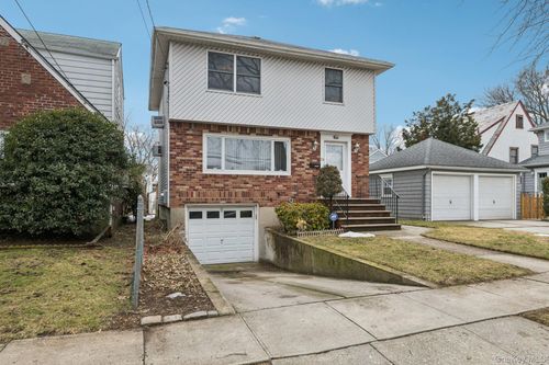 174 Bellmore St, Floral Park, NY, 11001-3315 | Card Image