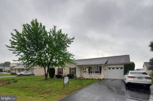 118 Strada Dr W, MARTINSBURG, WV, 25403-7643 | Card Image