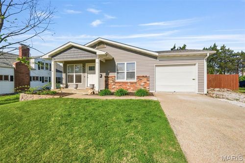 605 Cherry Ln, Warrenton, MO, 63383-1102 | Card Image