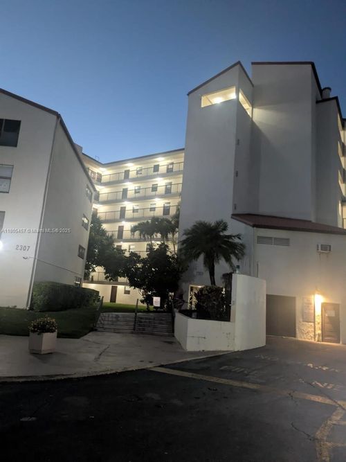 apt-612c-2309 S Cypress Bend Dr, Pompano Beach, FL, 33069-5678 | Card Image