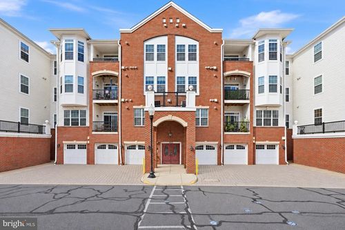 207-9202 Charleston Dr, MANASSAS, VA, 20110-2826 | Card Image