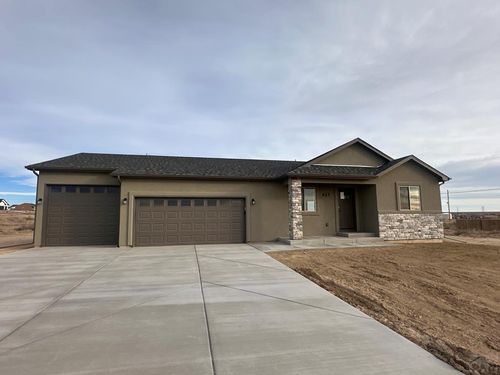 927 E Moonbeam Dr, Pueblo, CO, 81007-1143 | Card Image