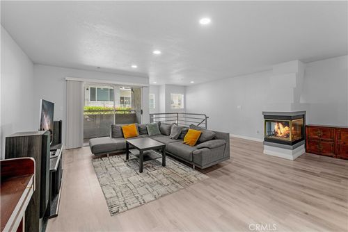 2-2101 Glenada Ave, Montrose, CA, 91020-1500 | Card Image