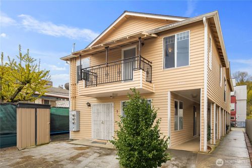 3317 Claremont Ave S, Seattle, WA, 98144-6810 | Card Image