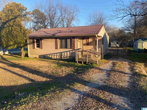 2113 27th Ave N, HUEYTOWN, AL, 35023-3240 | Card Image