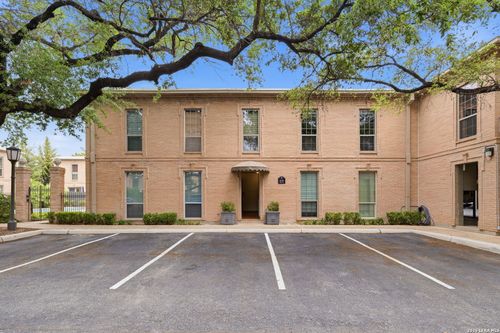 3b-7711 Broadway, San Antonio, TX, 78209-3209 | Card Image