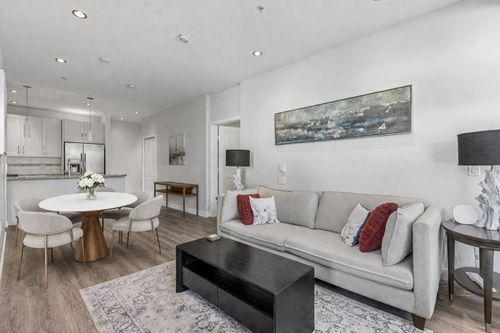 207-116 W 23rd St, North Vancouver, BC, V7M2A9 | Card Image
