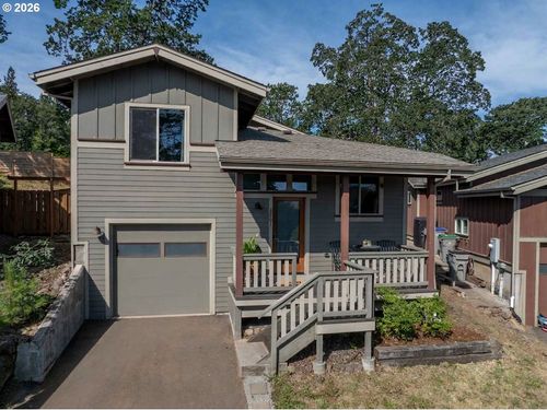 3201 Young Ln, Hood River, OR, 97031-7822 | Card Image