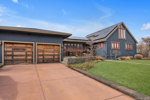 301 Cameo Dr, Massapequa, NY, 11758-8502 | Card Image