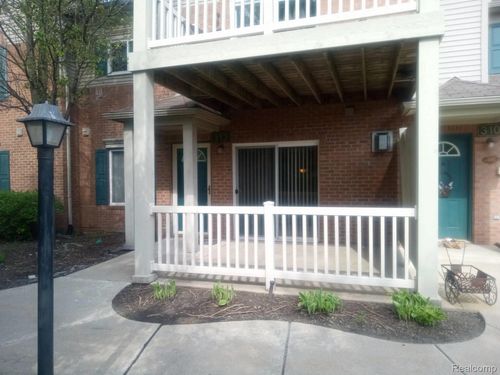312 Marigold Cir, Westland, MI, 48185-9633 | Card Image