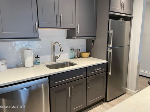 a-23 Davenport Ave, Greenwich, CT, 06830-7105 | Card Image