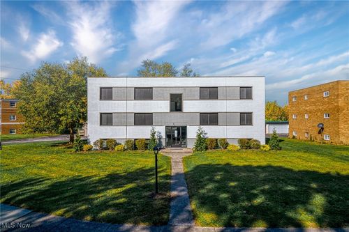 apt-4-21044 Southbend Cir, Rocky River, OH, 44116-2261 | Card Image