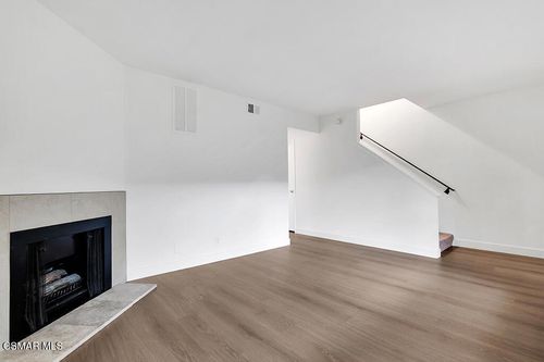 455 Serento Cir, Thousand Oaks, CA, 91360-1561 | Card Image