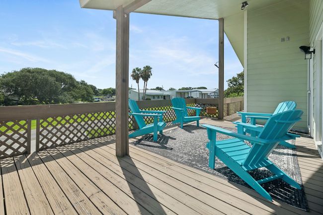 Upper Deck in Front of the House | Image 16