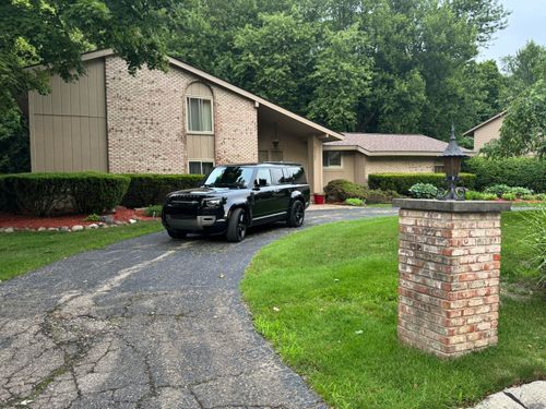 28902 Creek Bend Dr, Farmington Hills, MI, 48331-2602 | Card Image