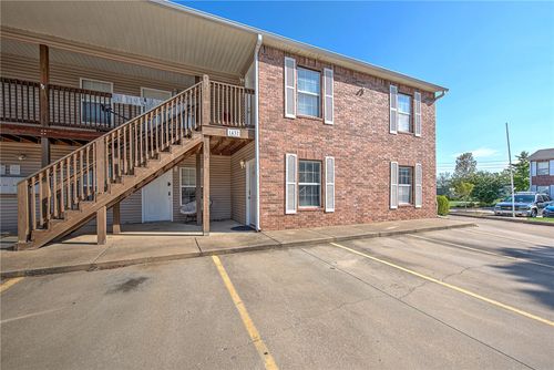 1437 W Sligo St, Fayetteville, AR, 72701-5713 | Card Image