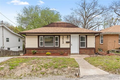 3612 Thomas Ave, Alton, IL, 62002-4121 | Card Image