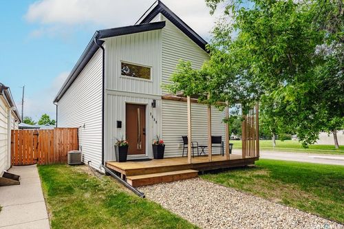 1539 E Avenue N, Saskatoon, SK, S7L1T9 | Card Image