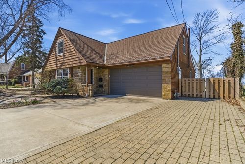 29319 Cresthaven Dr, Willowick, OH, 44095-4534 | Card Image