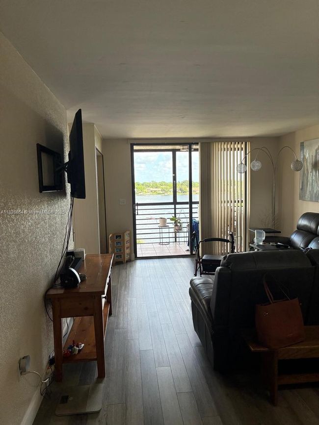 APT-504 - 1100 Colony Point Cir, Condo with 2 bedrooms, 2 bathrooms and null parking in Pembroke Pines FL | Image 6