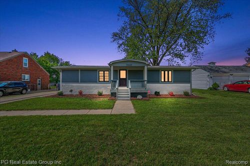 13665 Ida Ave, Warren, MI, 48089-2818 | Card Image