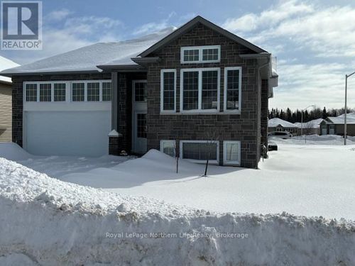 145 Turner Dr, North Bay, ON, P1A0G6 | Card Image