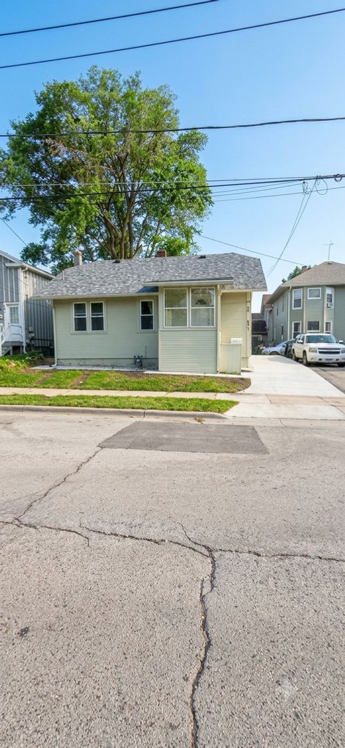 257 Franklin Blvd, Elgin, IL, 60120-4261 | Card Image