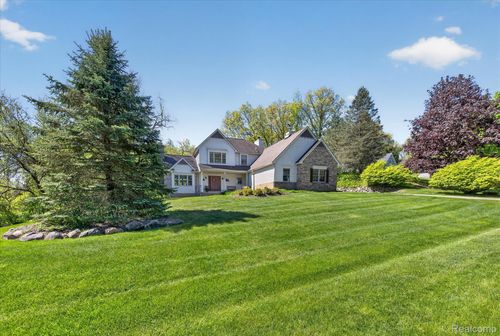 7798 Lee Rd, Brighton, MI, 48116-8868 | Card Image