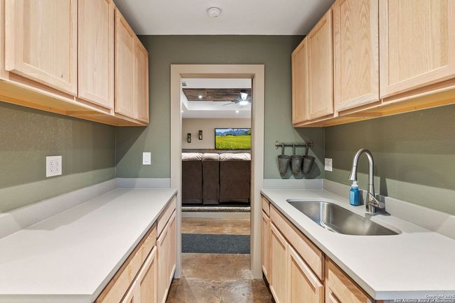 6905 West Ave, Home with 0 bedrooms, 0 bathrooms and null parking in Castle Hills TX | Image 12