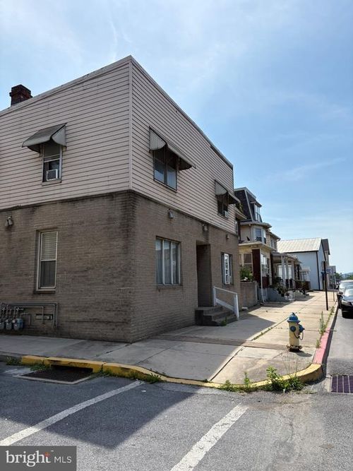 541 S Front St, STEELTON, PA, 17113-2939 | Card Image