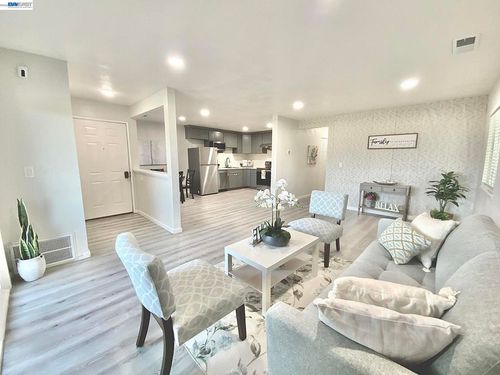 24-93 Shaniko Cmn, Fremont, CA, 94539-8104 | Card Image