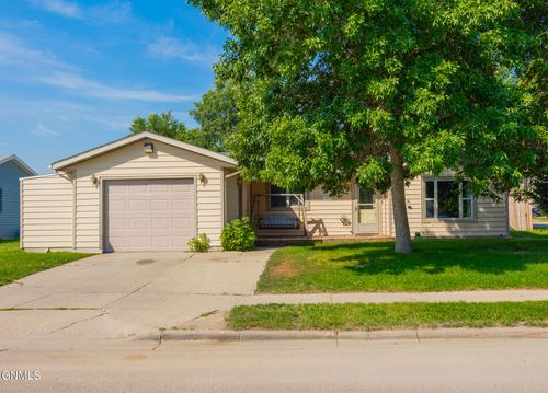 2113 19th Ave W, Williston, ND, 58801-6508 | Card Image